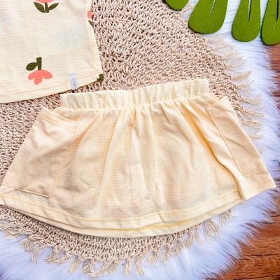 Conj. Blusa com Flores Laranja e Short Saia - Amarelo